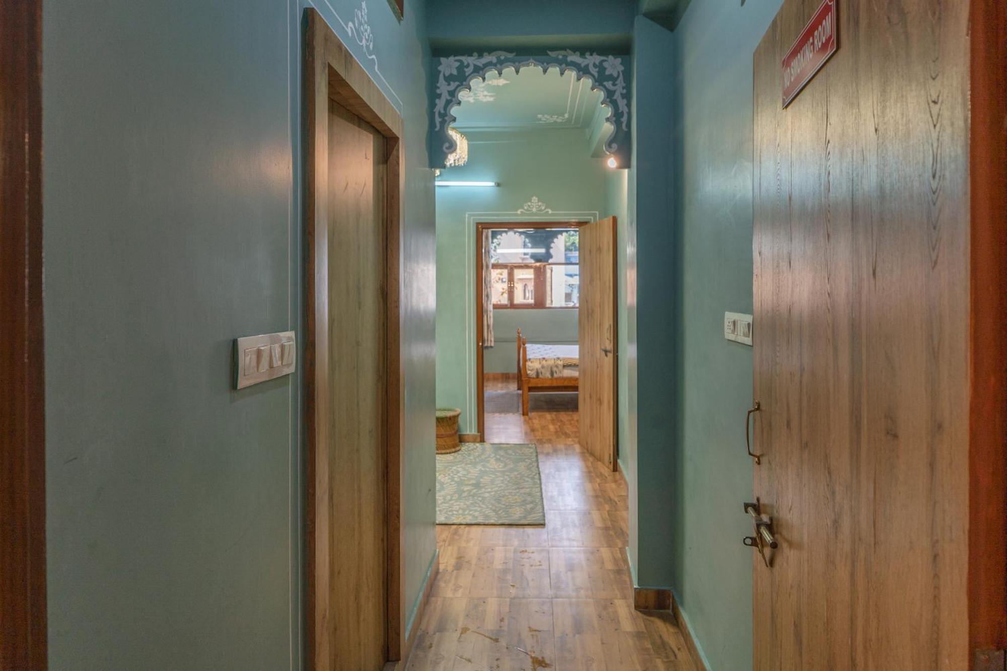 Footprint Hostel Удайпур Экстерьер фото